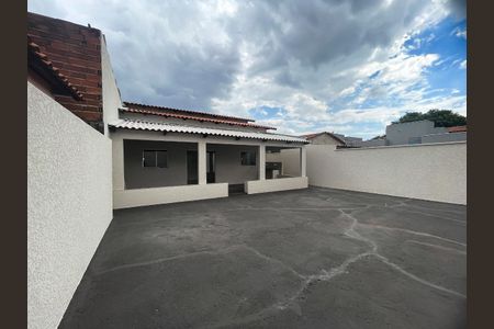 Casa à venda com 162m², 3 quartos e 2 vagas Casa à venda com 162m², 3 quartos e 2 vagasÁrea Externa