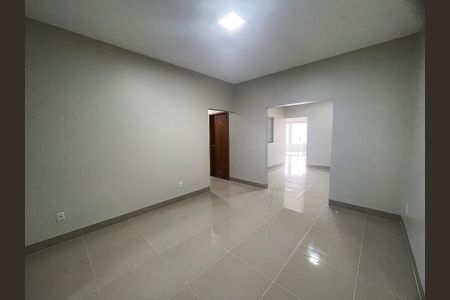 Sala de casa à venda com 3 quartos, 162m² em Jardim Clarissa, Goiânia