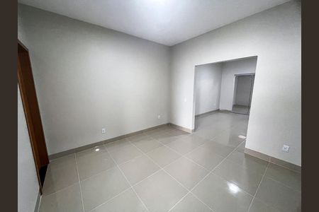 Casa à venda com 162m², 3 quartos e 2 vagas Casa à venda com 162m², 3 quartos e 2 vagasSala