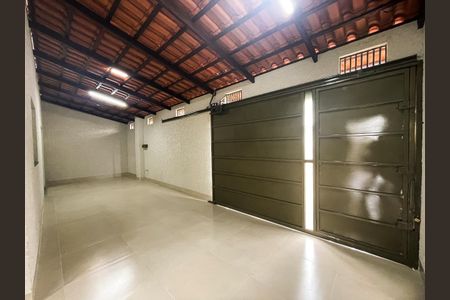 Casa à venda com 162m², 3 quartos e 2 vagas Casa à venda com 162m², 3 quartos e 2 vagasGaragem