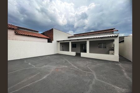 Casa à venda com 162m², 3 quartos e 2 vagas Casa à venda com 162m², 3 quartos e 2 vagasÁrea Externa