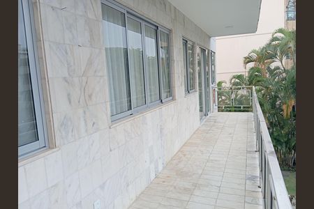 Apartamento para alugar com 121m², 3 quartos e 2 vagas Apartamento para alugar com 121m², 3 quartos e 2 vagasVaranda