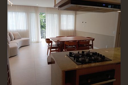 Sala e cozinha gourmet  de apartamento para alugar com 3 quartos, 121m² em Barra da Tijuca, Rio de Janeiro