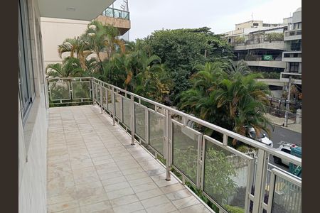 Apartamento para alugar com 121m², 3 quartos e 2 vagas Apartamento para alugar com 121m², 3 quartos e 2 vagasVaranda