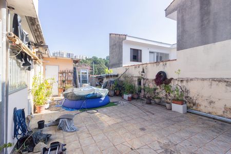 Casa à venda com 129m², 3 quartos e 3 vagas Casa à venda com 129m², 3 quartos e 3 vagasQuintal