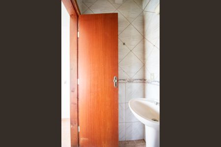 Casa para alugar com 59m², 2 quartos e 1 vaga Casa para alugar com 59m², 2 quartos e 1 vagaBanheiro Social