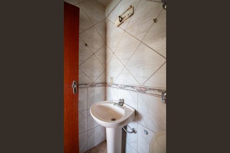 Casa para alugar com 59m², 2 quartos e 1 vaga Casa para alugar com 59m², 2 quartos e 1 vagaBanheiro Social