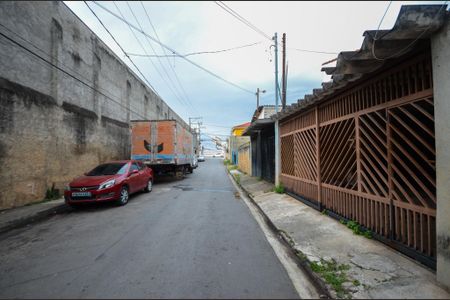 Casa à venda com 216m², 4 quartos e 2 vagas Casa à venda com 216m², 4 quartos e 2 vagasFachada