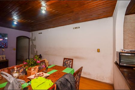 Casa à venda com 216m², 4 quartos e 2 vagas Casa à venda com 216m², 4 quartos e 2 vagasSala - Casa 2
