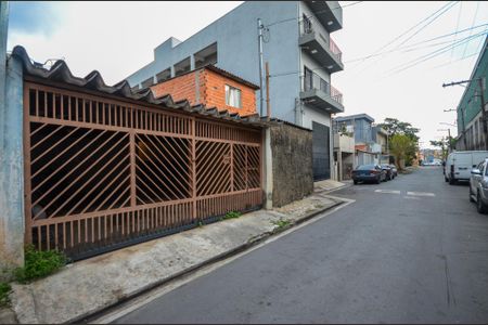 Casa à venda com 216m², 4 quartos e 2 vagas Casa à venda com 216m², 4 quartos e 2 vagasFachada