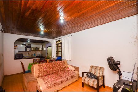 Casa à venda com 216m², 4 quartos e 2 vagas Casa à venda com 216m², 4 quartos e 2 vagasSala - Casa 2