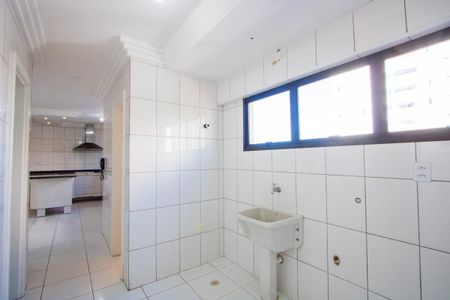 Apartamento à venda com 220m², 4 quartos e 2 vagas Apartamento à venda com 220m², 4 quartos e 2 vagasÁrea de serviço