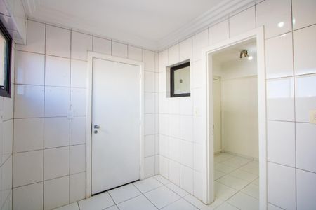 Apartamento à venda com 220m², 4 quartos e 2 vagas Apartamento à venda com 220m², 4 quartos e 2 vagasÁrea de serviço