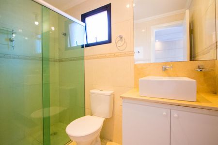 Apartamento à venda com 220m², 4 quartos e 2 vagas Apartamento à venda com 220m², 4 quartos e 2 vagasBanheiro do quarto 2