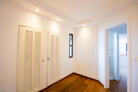 Apartamento à venda com 220m², 4 quartos e 2 vagas Apartamento à venda com 220m², 4 quartos e 2 vagasEscritório