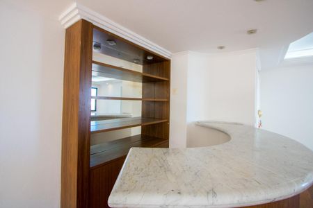 Apartamento à venda com 220m², 4 quartos e 2 vagas Apartamento à venda com 220m², 4 quartos e 2 vagasSala
