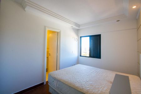 Apartamento à venda com 220m², 4 quartos e 2 vagas Apartamento à venda com 220m², 4 quartos e 2 vagasQuarto 2 - Suíte