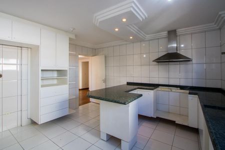 Apartamento à venda com 220m², 4 quartos e 2 vagas Apartamento à venda com 220m², 4 quartos e 2 vagasCozinha