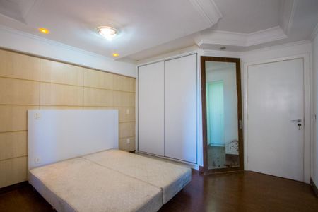 Apartamento à venda com 220m², 4 quartos e 2 vagas Apartamento à venda com 220m², 4 quartos e 2 vagasQuarto 1 - Suíte