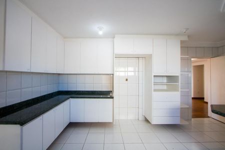 Apartamento à venda com 220m², 4 quartos e 2 vagas Apartamento à venda com 220m², 4 quartos e 2 vagasCozinha
