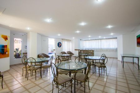 Apartamento à venda com 220m², 4 quartos e 2 vagas Apartamento à venda com 220m², 4 quartos e 2 vagasÁrea comum - Salão de festas