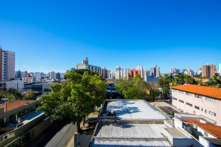 Apartamento à venda com 220m², 4 quartos e 2 vagas Apartamento à venda com 220m², 4 quartos e 2 vagasVista do quarto 2