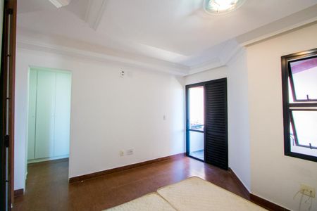 Apartamento à venda com 220m², 4 quartos e 2 vagas Apartamento à venda com 220m², 4 quartos e 2 vagasQuarto 1 - Suíte
