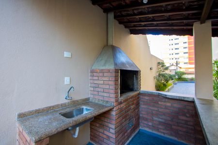 Apartamento à venda com 220m², 4 quartos e 2 vagas Apartamento à venda com 220m², 4 quartos e 2 vagasÁrea comum - Churrasqueira