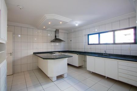 Apartamento à venda com 220m², 4 quartos e 2 vagas Apartamento à venda com 220m², 4 quartos e 2 vagasCozinha