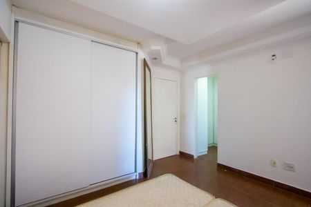 Apartamento à venda com 220m², 4 quartos e 2 vagas Apartamento à venda com 220m², 4 quartos e 2 vagasQuarto 1 - Suíte
