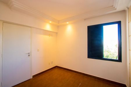 Apartamento à venda com 220m², 4 quartos e 2 vagas Apartamento à venda com 220m², 4 quartos e 2 vagasQuarto 4 - Suíte