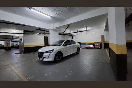 Apartamento à venda com 220m², 4 quartos e 2 vagas Apartamento à venda com 220m², 4 quartos e 2 vagasVaga da garagem
