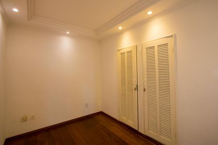 Apartamento à venda com 220m², 4 quartos e 2 vagas Apartamento à venda com 220m², 4 quartos e 2 vagasEscritório