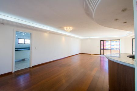 Apartamento à venda com 220m², 4 quartos e 2 vagas Apartamento à venda com 220m², 4 quartos e 2 vagasSala