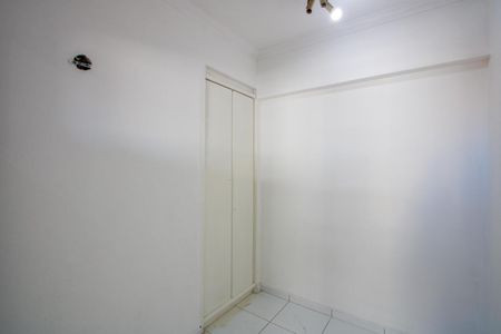 Apartamento à venda com 220m², 4 quartos e 2 vagas Apartamento à venda com 220m², 4 quartos e 2 vagasQuarto de serviço
