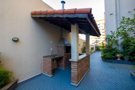 Apartamento à venda com 220m², 4 quartos e 2 vagas Apartamento à venda com 220m², 4 quartos e 2 vagasÁrea comum - Churrasqueira