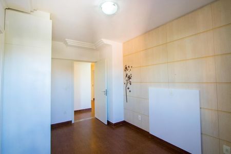 Apartamento à venda com 220m², 4 quartos e 2 vagas Apartamento à venda com 220m², 4 quartos e 2 vagasQuarto 3 - Suíte