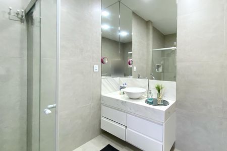 Casa de condomínio para alugar com 375m², 3 quartos e 2 vagas Casa de condomínio para alugar com 375m², 3 quartos e 2 vagasBanheiro da Suíte