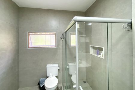 Casa de condomínio para alugar com 375m², 3 quartos e 2 vagas Casa de condomínio para alugar com 375m², 3 quartos e 2 vagasBanheiro da Suíte
