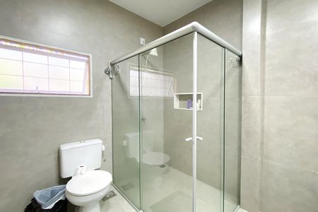 Casa de condomínio para alugar com 375m², 3 quartos e 2 vagas Casa de condomínio para alugar com 375m², 3 quartos e 2 vagasBanheiro da Suíte