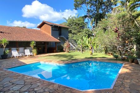 Piscina de casa de condomínio para alugar com 3 quartos, 375m² em Arvoredo, Nova Lima
