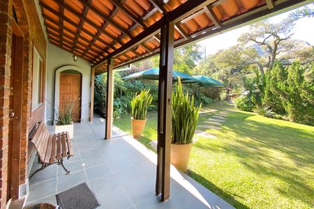 Varanda de casa de condomínio à venda com 3 quartos, 375m² em Arvoredo, Nova Lima