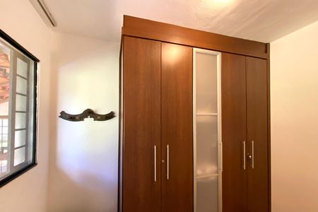 Casa de condomínio para alugar com 375m², 3 quartos e 2 vagas Casa de condomínio para alugar com 375m², 3 quartos e 2 vagasCloset Quarto 1