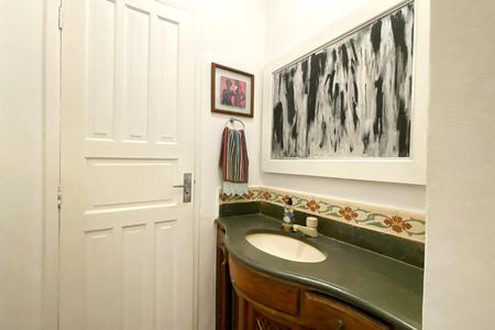Casa de condomínio para alugar com 375m², 3 quartos e 2 vagas Casa de condomínio para alugar com 375m², 3 quartos e 2 vagasBanheiro