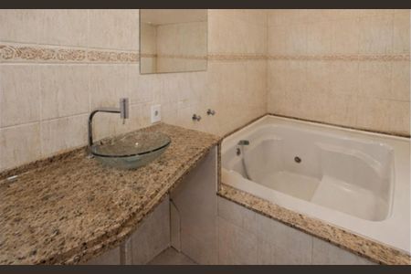 Banheiro de casa para alugar com 4 quartos, 250m² em Riacho das Pedras, Contagem