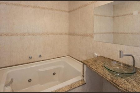 Banheiro de casa para alugar com 4 quartos, 250m² em Riacho das Pedras, Contagem