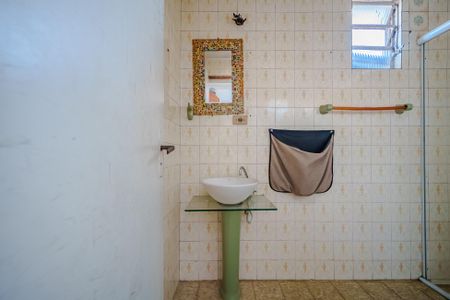 Casa para alugar com 120m², 2 quartos e 1 vaga Casa para alugar com 120m², 2 quartos e 1 vagaBanheiro 1