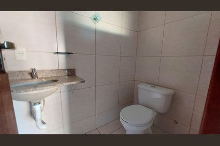 Casa para alugar com 115m², 2 quartos e 2 vagas Casa para alugar com 115m², 2 quartos e 2 vagasBanheiro da Garagem