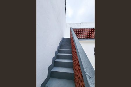 Casa para alugar com 140m², 2 quartos e 1 vaga Casa para alugar com 140m², 2 quartos e 1 vagaEscada