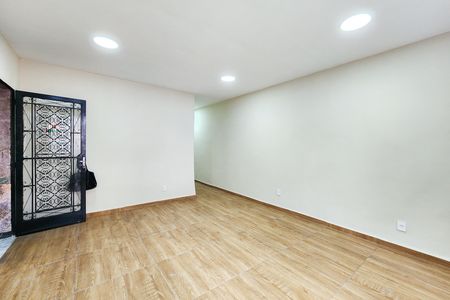 Casa para alugar com 140m², 2 quartos e 1 vaga Casa para alugar com 140m², 2 quartos e 1 vagaSala